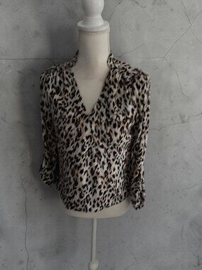 White House Black Market Animal Print Top Blouse Size 0